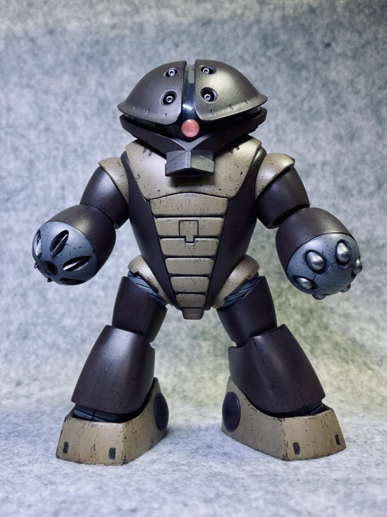 旧キットと違って、可動範囲も広くプロポーションも良い名キットでずが、個人的にはスタイリッシュ過ぎると感じたので、スリッパ形状など気になったところを改修してます。