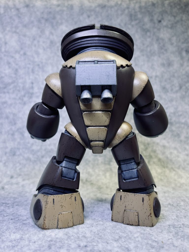 なので可動域は狭まり、たいしたアクションポーズはとれません。