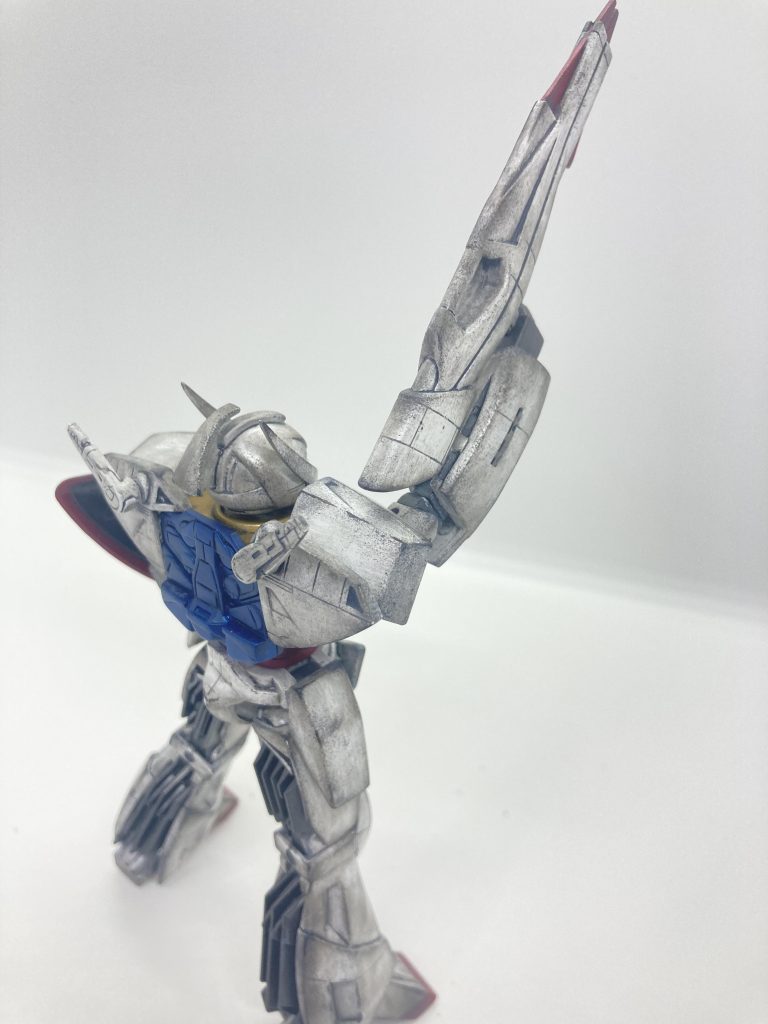 肩が独特な造りで、後ろ部が背面に固定されており、それ以外だけ駆動する