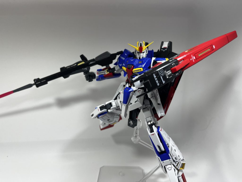 ガンプラ界でもかなりの高難易度とされているRGZガンダムですが、破損もなく無事に組み立てることが出来ました。