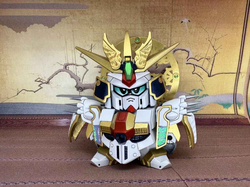 バトルマスクを外した状態。初代といえばバトルマスクをしているイメージですが、昔のカードダスではバトルマスクを外した状態のイラストもあり、この状態もオフィシャルなもののようです。鳳凰の面影が残って割と好きな面構えです。