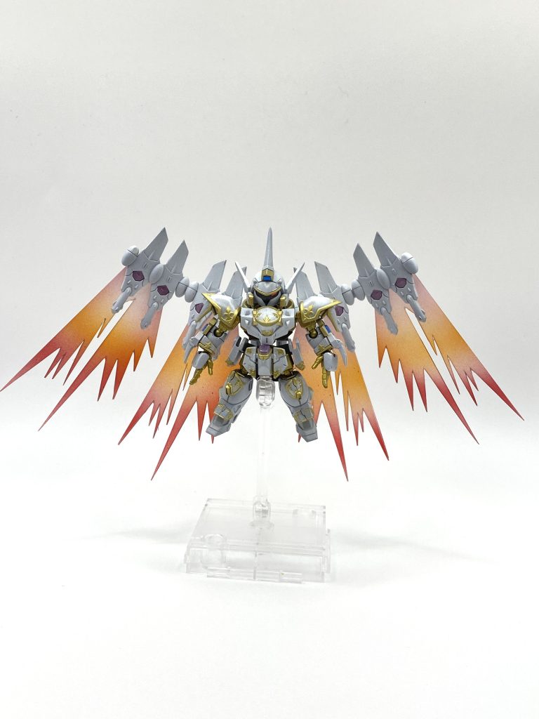 本体がシンプルな色合いなので、光の翼が良く映えます。