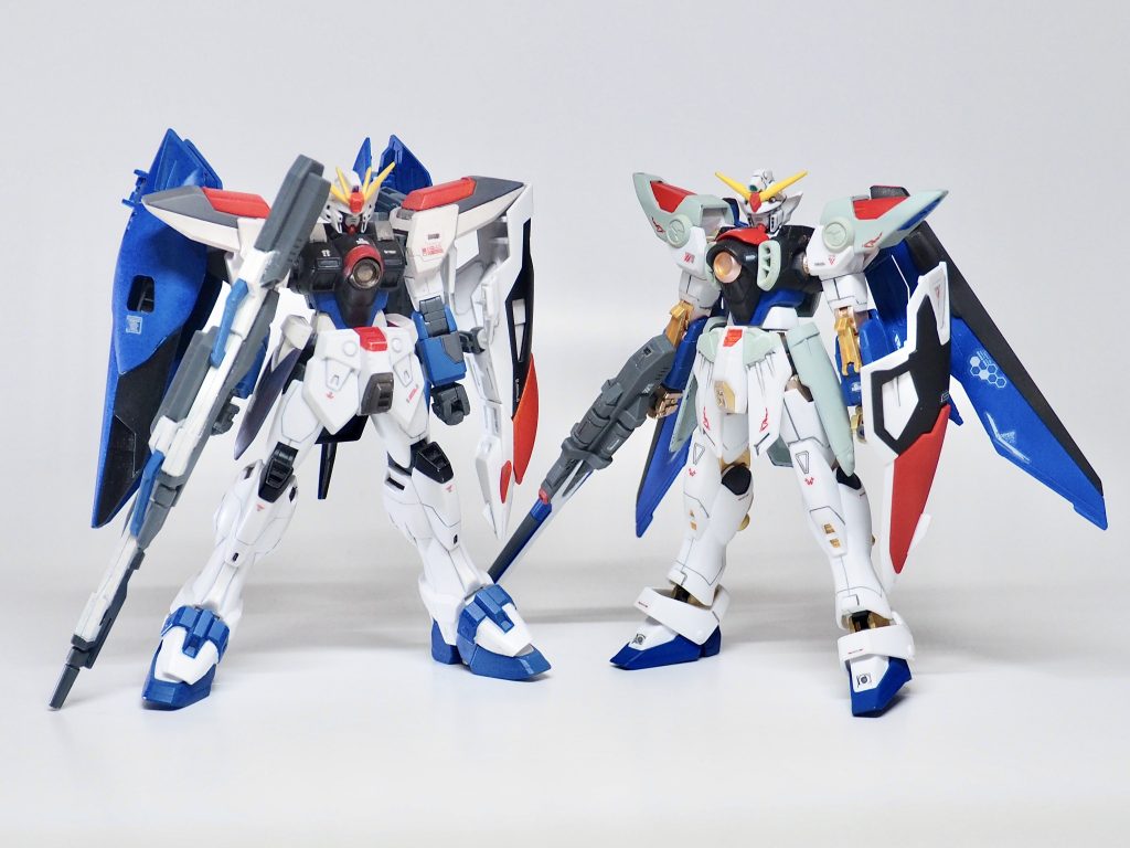 以前投稿したフリーダムカラーのウイングゼロと並べてみました。 以上です。ありがとうございました。