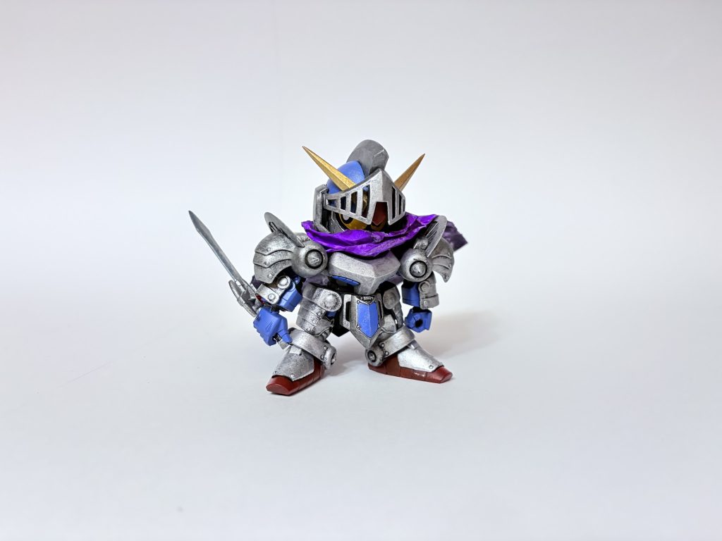 遠目からみたらそれなりにみえますかね?せっかちなんで、乾燥を待てないし、べちょっと塗料をつけるのでメタリックの粒子がかさばってボコボコになってしまいました。泣いつもは水性ホビーカラーを、使うのに違うやつを使ってしまったから…言い訳ですね。自分が下手なだけです