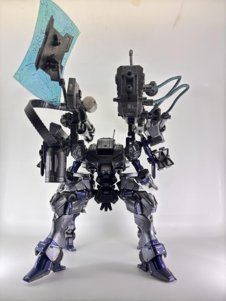 アセンブルはアスタークラウンを参考にしましたが、カラーリングはガイアを参考にしてみました。この金属感…やっぱりメタリックは最高です😀