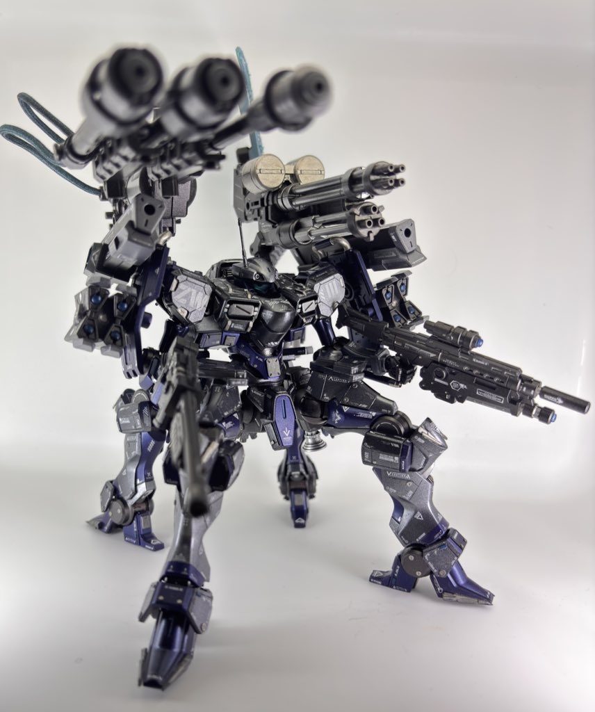 アセンブルは天使砲、ガトリング、パルススクトゥム、ライフル、ショットガンになります。コトブキヤや30MMから色々拝借しました。サイドにはキットのキャノンとミサイルを使用して火薬庫みたいな重装備です。