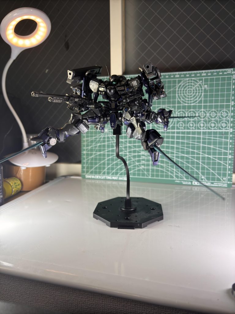 バックパックをパージして、軽量化すればファラクトよろしく、ビークフットからビームを出せます。ホバリング状態でグルグルするイメージですね〜