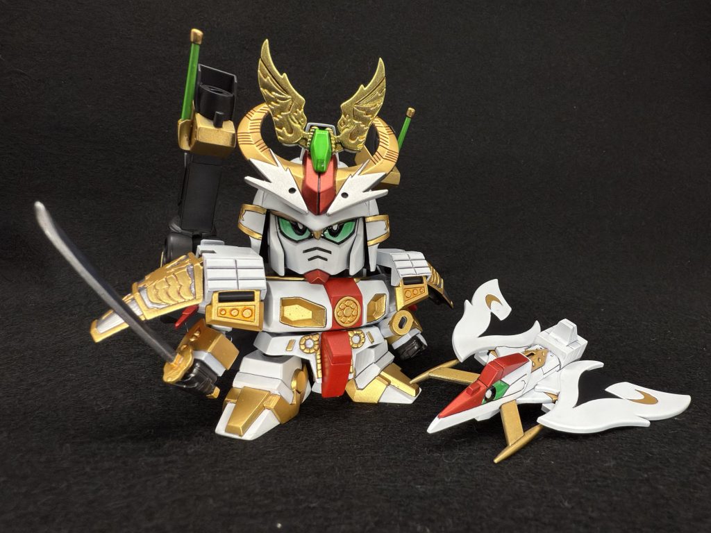 ✨頑駄無大将軍✨SDXと並べることを目標に、丁寧な基本工作、塗装を心がけました。大将軍らしく“高級感“のあるカラーリングを目指しました。キットのディティールを尊重し、それぞれのディティールが“別パーツ“に見えるようスジボリ線の掘り込み、若干ラインの追加をしています。