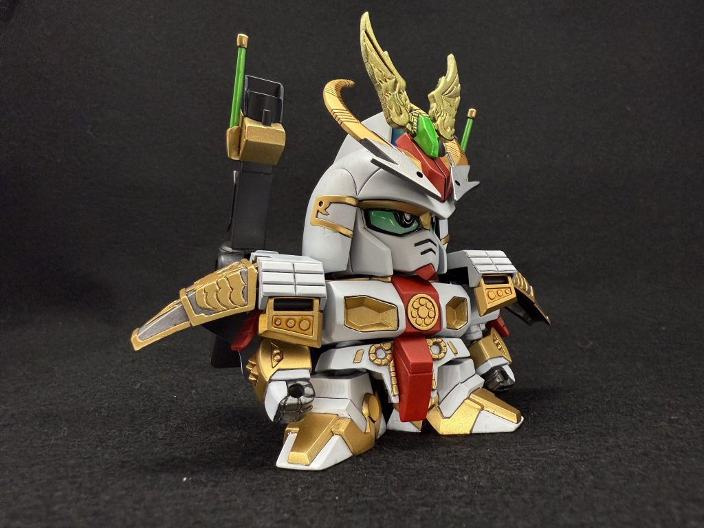 本キットは横顔がイケメンです(gundam-kao3)全体的には“半つや“とし、瞳については光沢仕上げとしています。