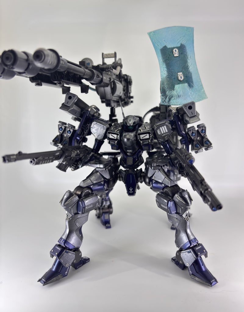 パルススクトゥムはガトリングを後ろに畳むことで前面に展開することが可能です。エフェクトパーツはプラ板からスクラッチしてみました!なかなかうまくできたかな〜