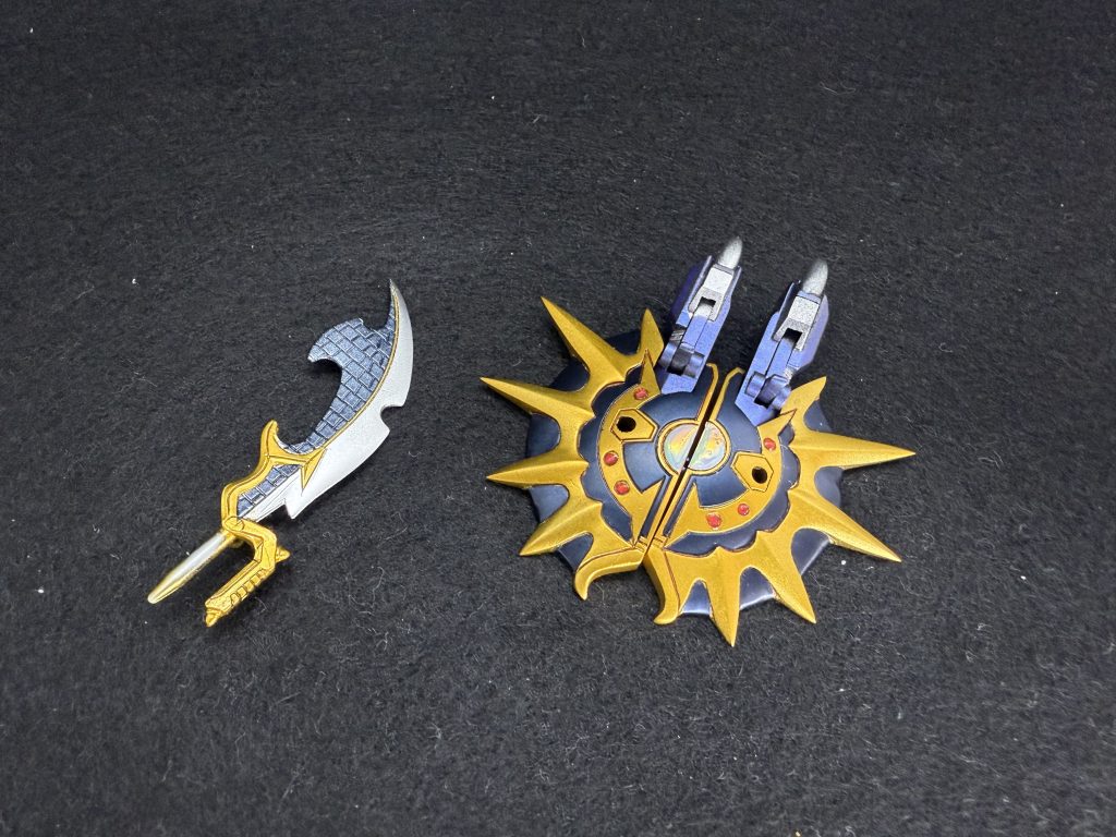 武器類。黒星剣と黒星砲。エッジのシャープ化やモールドの掘り込み等の加工をしていますが、古いキットながら、素晴らしいデザインです。