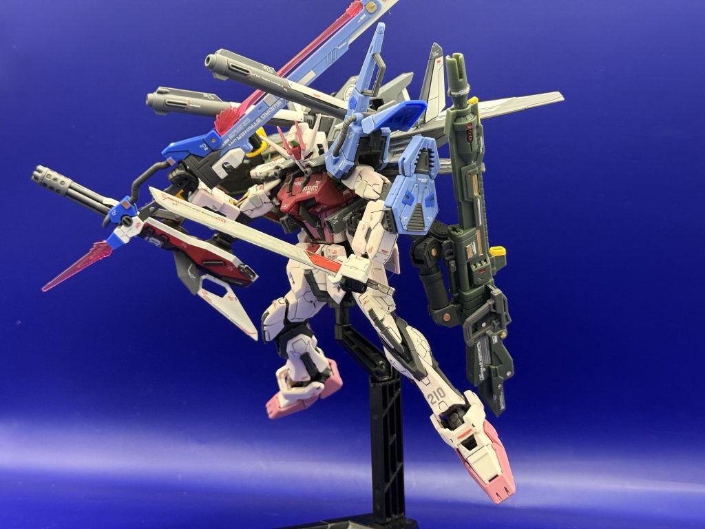 そしてシュゲルトゲベールと実体剣の二刀流これがあるので片方の実体剣ラックはランチャー保持用のパーツに変わりました。