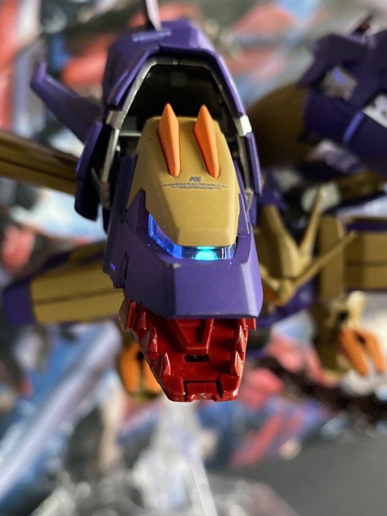 足も付属のグリーンシールから蛍光シールでモノアイにしました。妄想でアナハイム社製に…すみません。 