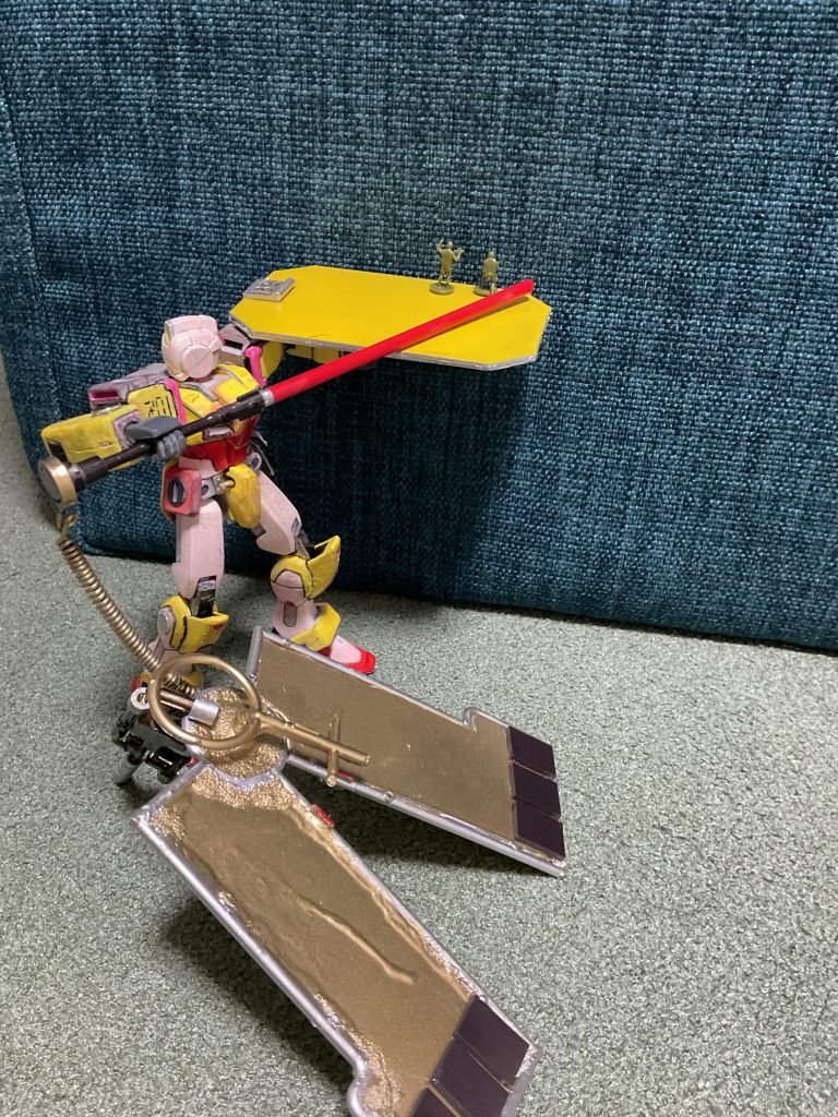 「駄目だ。氷ついて動かない。あっためてくれ。」ヒート・サーベルを隊員に近づけ温度を上げる「おお、あったけぇ…２時間そのままで頼むよ。」そして、今度は宇宙で冷え切った遭難船から救助された人達を温める。「このでっかいのが天使に見えるよ。」「女神には…見えないか…」「女神というには見た目ボロボロじゃないか。」「…ウェヌスは名前のスケールがデカすぎるな…。」