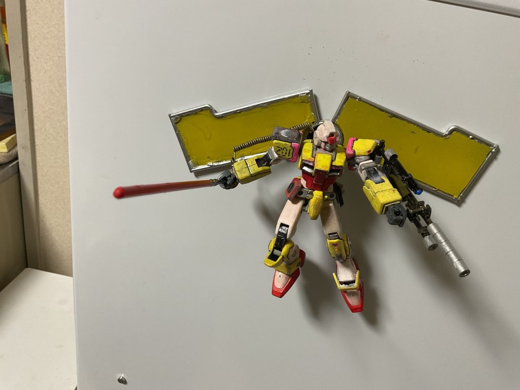 もしもの時の高起動時には羽の様に広げ、太陽光で得たエネルギーを利用して高出力、高起動のサポートができる。つまり、切り離した後スラスターは無くても単体で動く事が出来る。