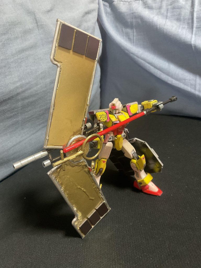 クピードーという名前の理由。ミラーの提案にてウェヌスとアプロディーテーを合体させ、弓状にしてマグネットシステムを磁場装着として利用し、ヒート・サーベルを矢にし、出力のすべてを射出に向ける事で強力な杭打ちレールガンとする事ができる。太陽が出ていなければならない事、最大出力充填に１３分かかり、動く事はできなくなるなど扱いは難しいが、その射程距離と威力は軍事極秘級。コードランク・セブンスターとして封印されている。 