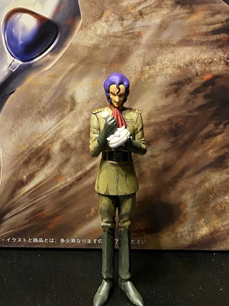 巨大ロボットが声よる操作だったので壺に話しかけて動く妄想設定にしました。