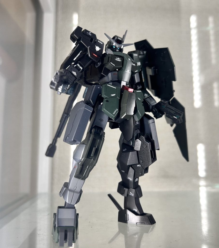 ガンダムストラトス TYPE.Nニールの愛機デュナメスの装備を使用した形態GNスナイパーライフルはバックパックにマウント可能です。