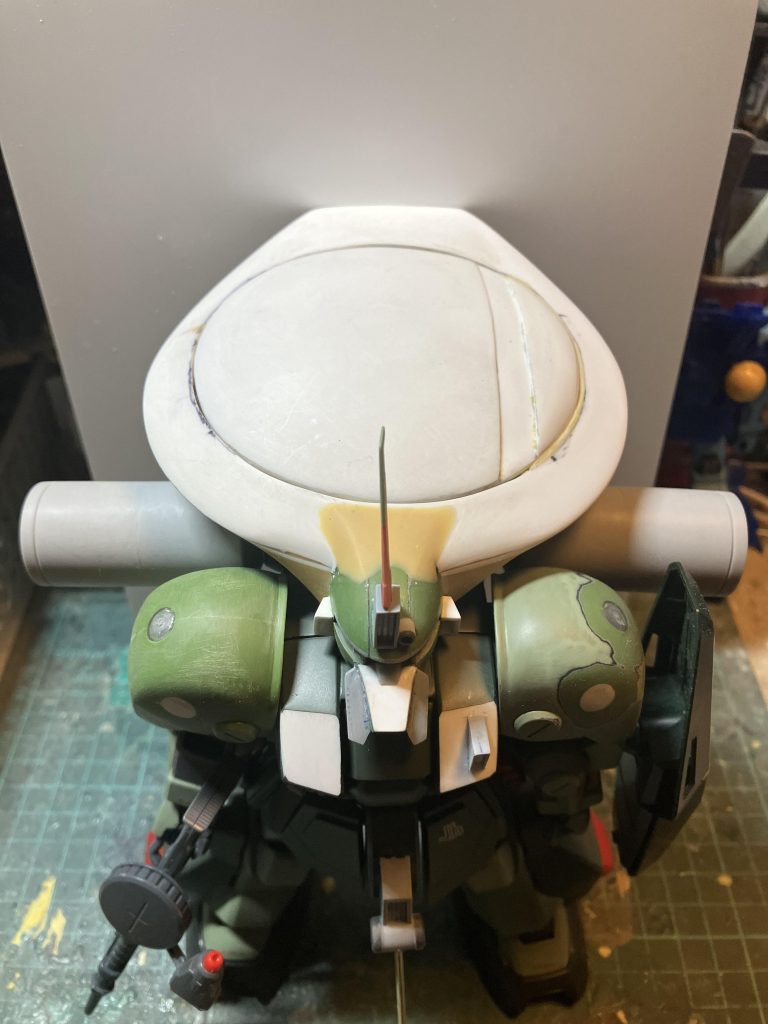 レドームの曲面に加えて円形だったり、台形だったりと複雑な形状中を空洞にしないと自立不可なため、原型を作りバキュームフォームで軽くしつつ、レドームが回転出来るように可能な限り円に仕上げました大きさバランスとても苦労しました💦💦