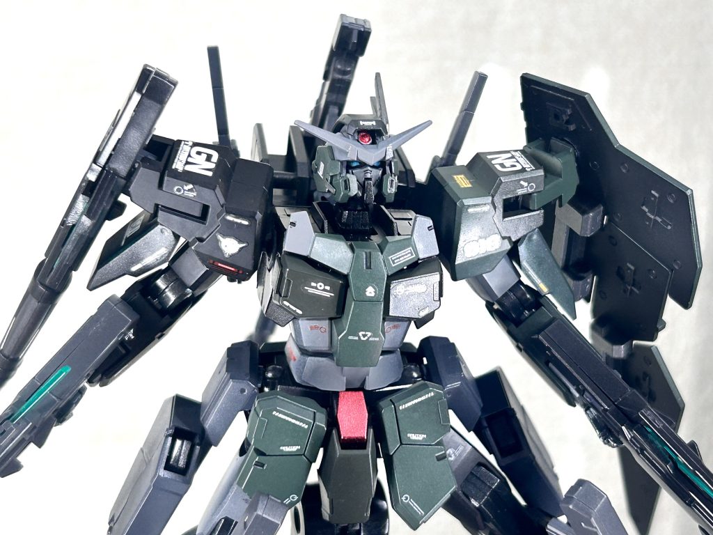 両肩に武装が付きシルエットがデュナメスになってきました。