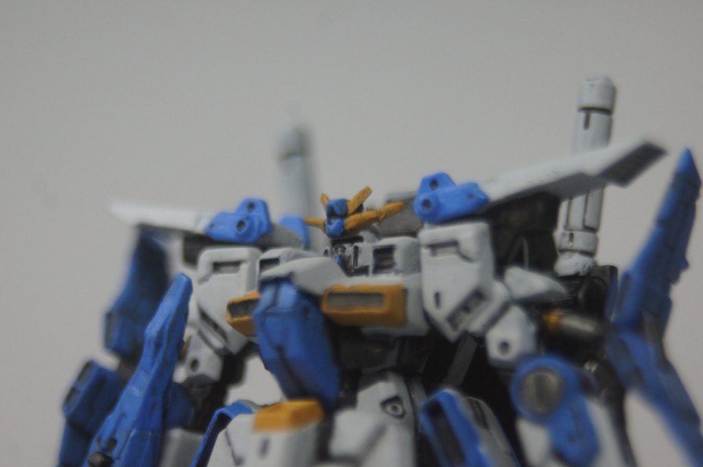 ツインアイは塗ってません。細かすぎて無理でした。