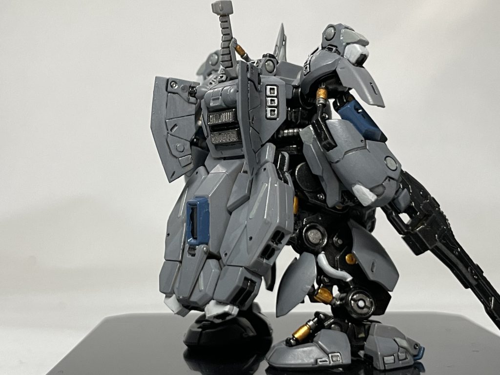 細かい箇所はシタデルカラーと水性塗料での筆塗りです。