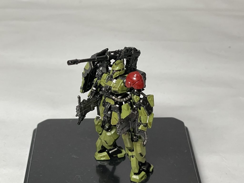 ザクキャノンなんかバランス悪くて立たせるのに苦労したんですよね。個体差かな。