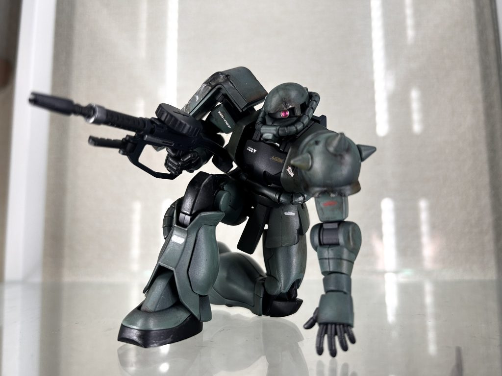 膝立ちフィニッシュ。MGシャアザクの作例のこのポーズがカッコいいのでやってみました。2年目も全力で制作していきますのでよろしくお願いします!ありがとうございました!