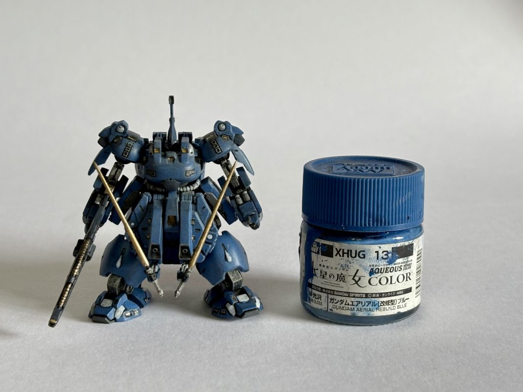 お気に入りの塗料です。大分使い込んでます笑某機動隊の戦車のようなカラーリングになってしまいました。