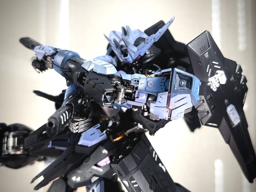 クロス射撃も可動範囲が優秀でビシッと決まります。