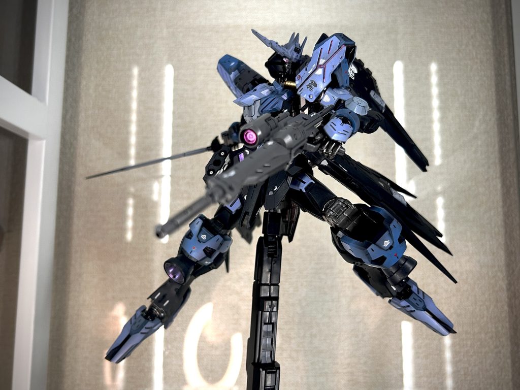 テキトーに動かしてもなんか決まる気がさすが最新キット！