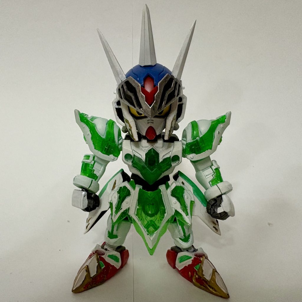 軽装状態ですコレから作られる方に参考になれば良いのですが作者の方が作りやすいように設定画を描いてくれてるのでそちらも参考にして下さい。マスキングが下手でやむなく筆塗りをしているのですが、周りに白がしゅんでますね。許す心でお願いします