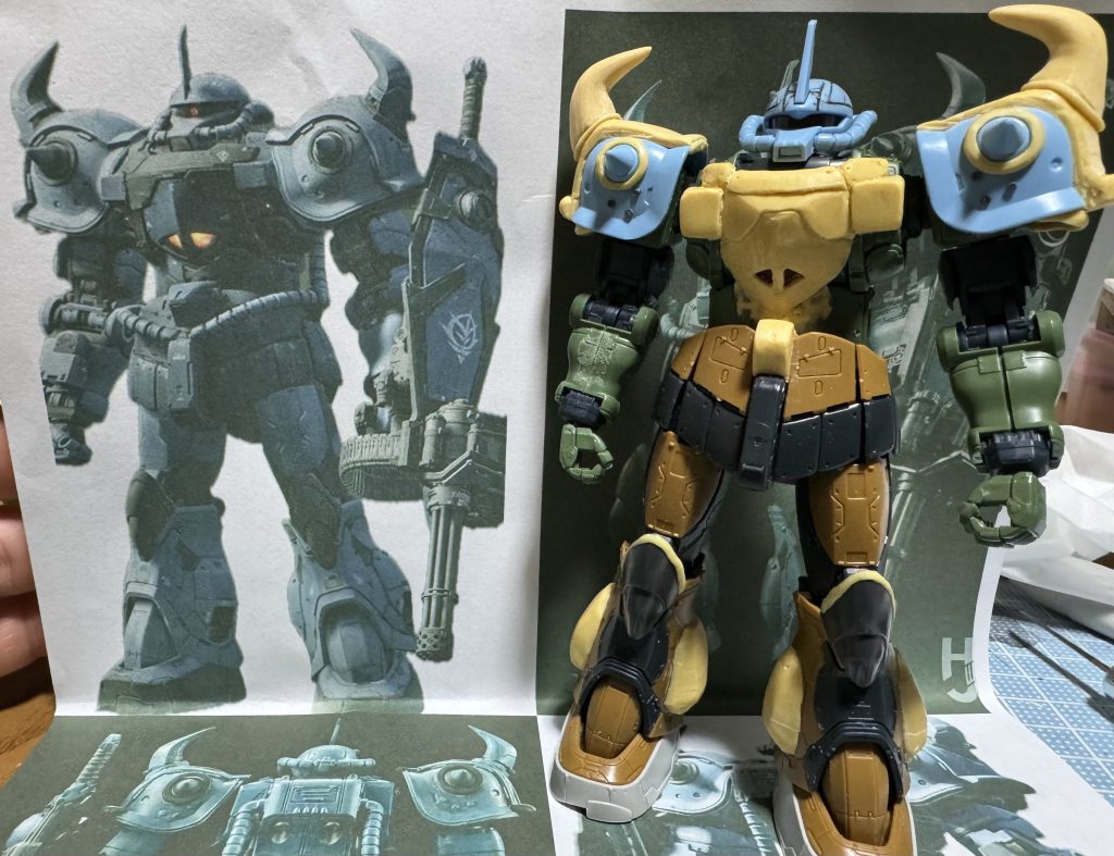 胸とスラスターは先人の方が切り取り移植して作られてたので、真似しようか悩みましたが、地道にパテで作ってみました。