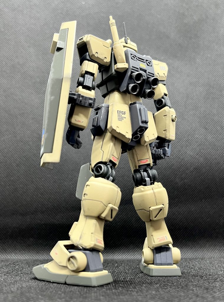 バックショット。スジボリ少々、市販パーツでディティールアップ。デカールは手持ちのものを適当に貼ってますバーニアは肉厚を若干薄く削り込んでます