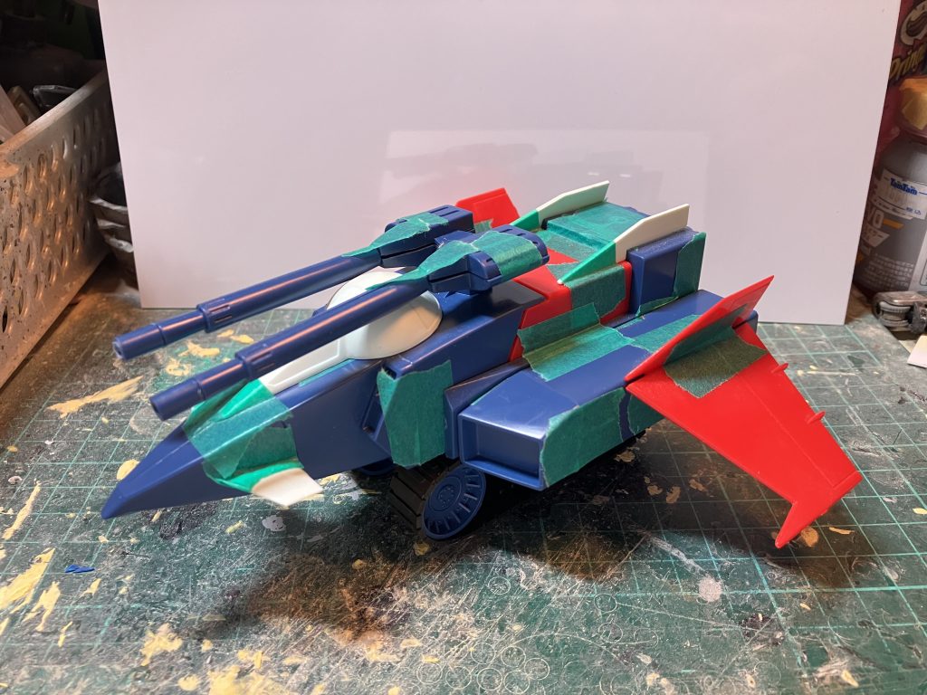 素組みのGファイターそのまま改造でも良かったのですが、中の人が問題パーツ数が少ないのに、よく出来たキットガンダムを改造するには1ヶ月は掛かると思い断念💦 