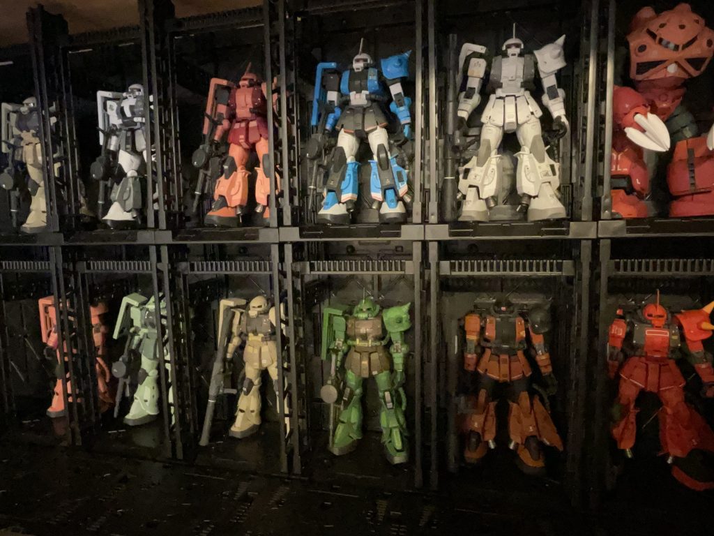 RGザクは不評が多くver.2の発売が熱望されているようですが、私はこのままでいいです。動かさないし(笑)今の最大の目標は本日公開の初音ミクバージョンの入手です。抽選に弱いので心配だ・・・ご覧いただきありがとうございました!