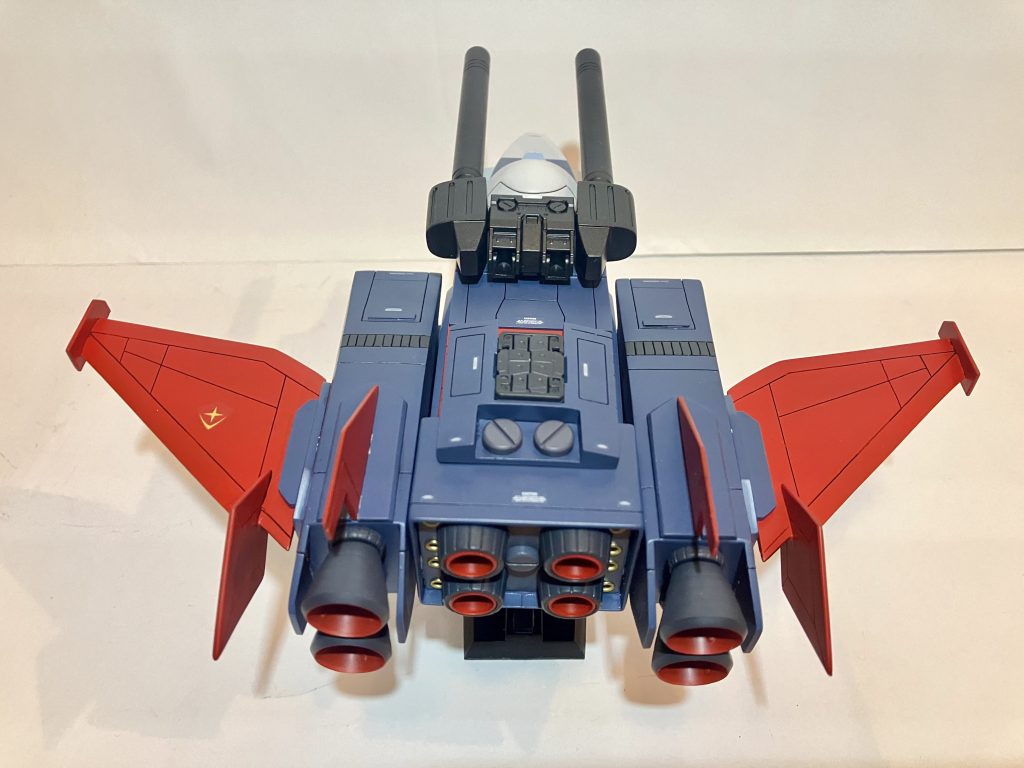 結構、横にボリュームのある姿になりました♪船体中央のハッチは垂直発射ミサイルVLSを装備全体のデザインはMS少女を参考にしました♪