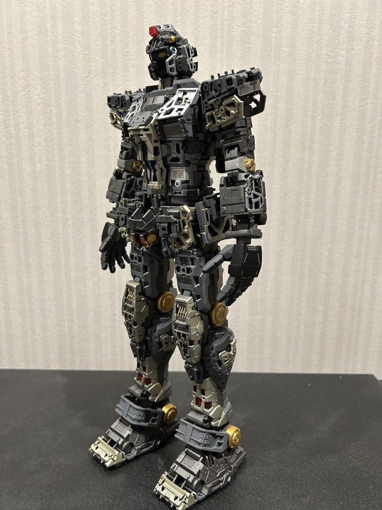 内部フレームから全塗装メッキは好みじゃないので剥がして塗装このキットの最大の難所は大量のABSパーツ