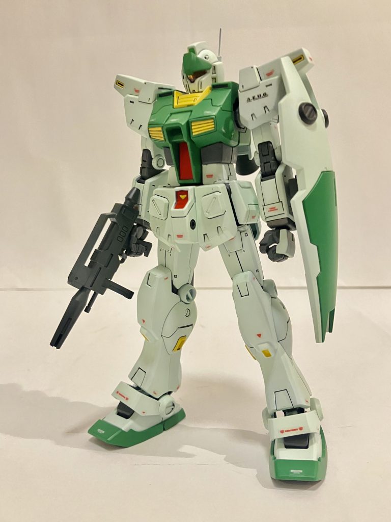 今まで使わなかった、いろんなキット付属のマーキングシールを集め貼ってみましたデザインは良いのですが厚みがあるシールだから目立たないようクリアを吹き段差を抑えました