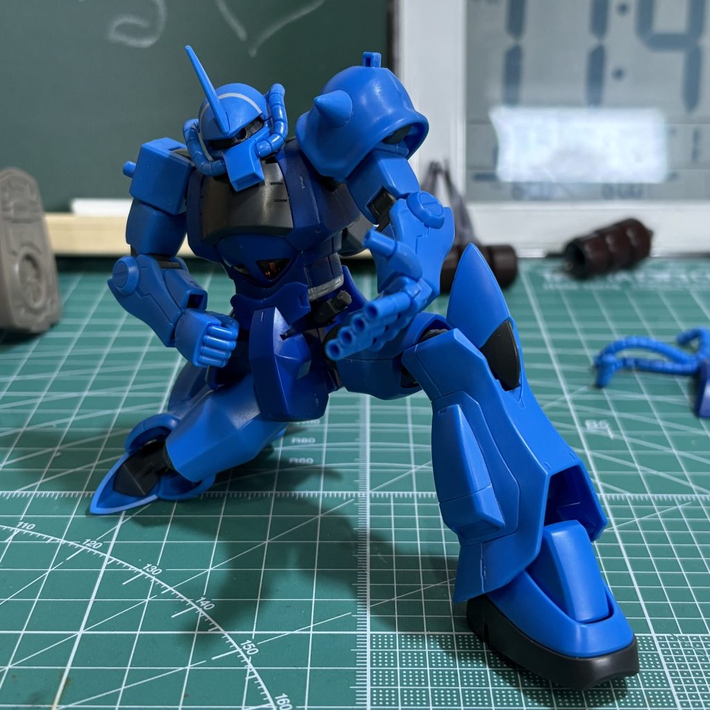 まずはほぼ初期状態。モノアイのレンズが取り付けできるように、頭部を延長しました。