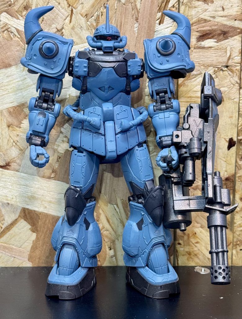 グレーっぽい所はブラックと焼鉄をまぜて筆塗りしました。