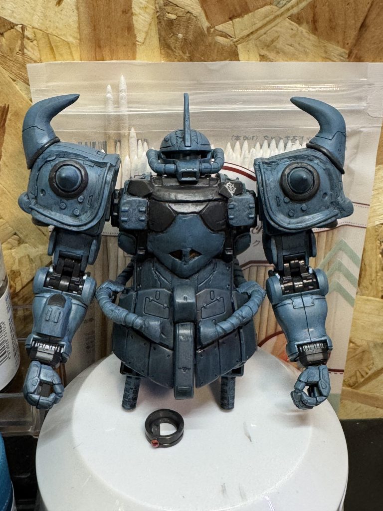 デカールを貼って墨入れとと一緒にウェザリングしました。 