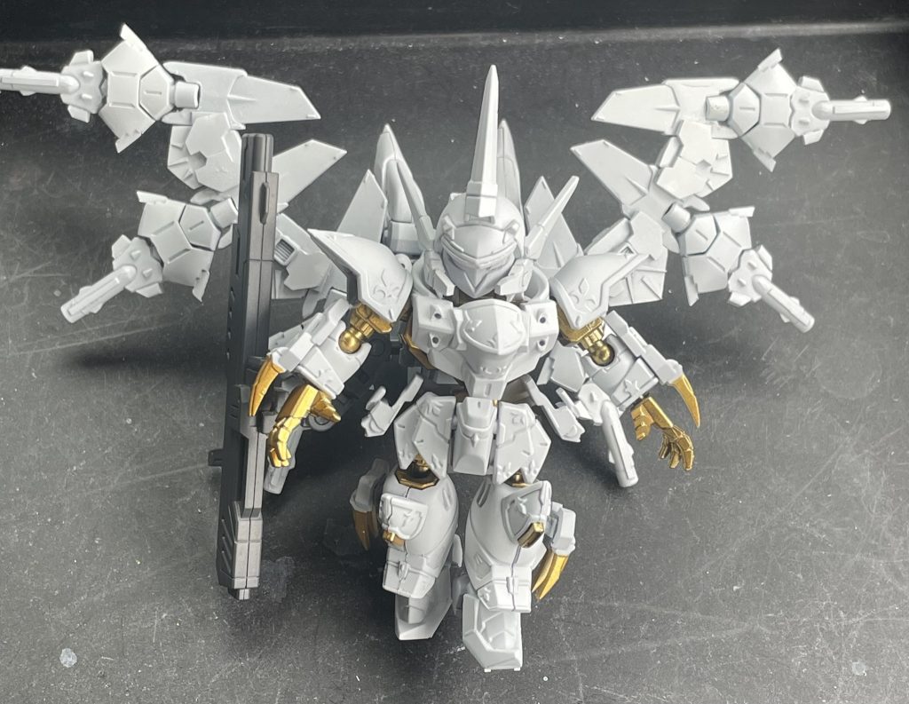メインの白塗装後の状態です。ここから部分塗装、エングレービングを筆塗りしました。HGでは別パーツだったかと思いますが、MJはもちろん一体成形なので塗り分けが大変でした😩大変だった分長文になってしまいました🤭ご覧いただきありがとうございました。