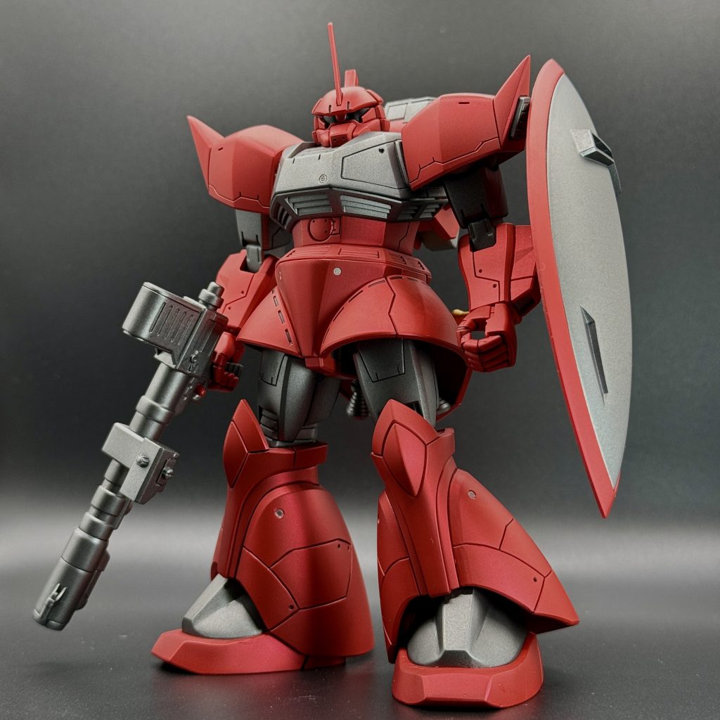 手を加えたのは以下の通り。・アンテナの新規作成・肩の先端延長、スラスターを新規作成・各部ディティール追加・胸関節を3mm延長・スリッパ形状の変更(作成)・各部にエッチングパーツ追加あとは合わせ目消し、既存スジボリとC面出しです。