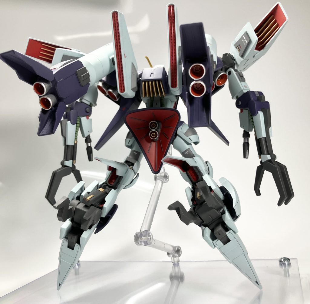 お尻の部分はジェスタのバーニアを二つ追加してさらにバーニアたっぷりに