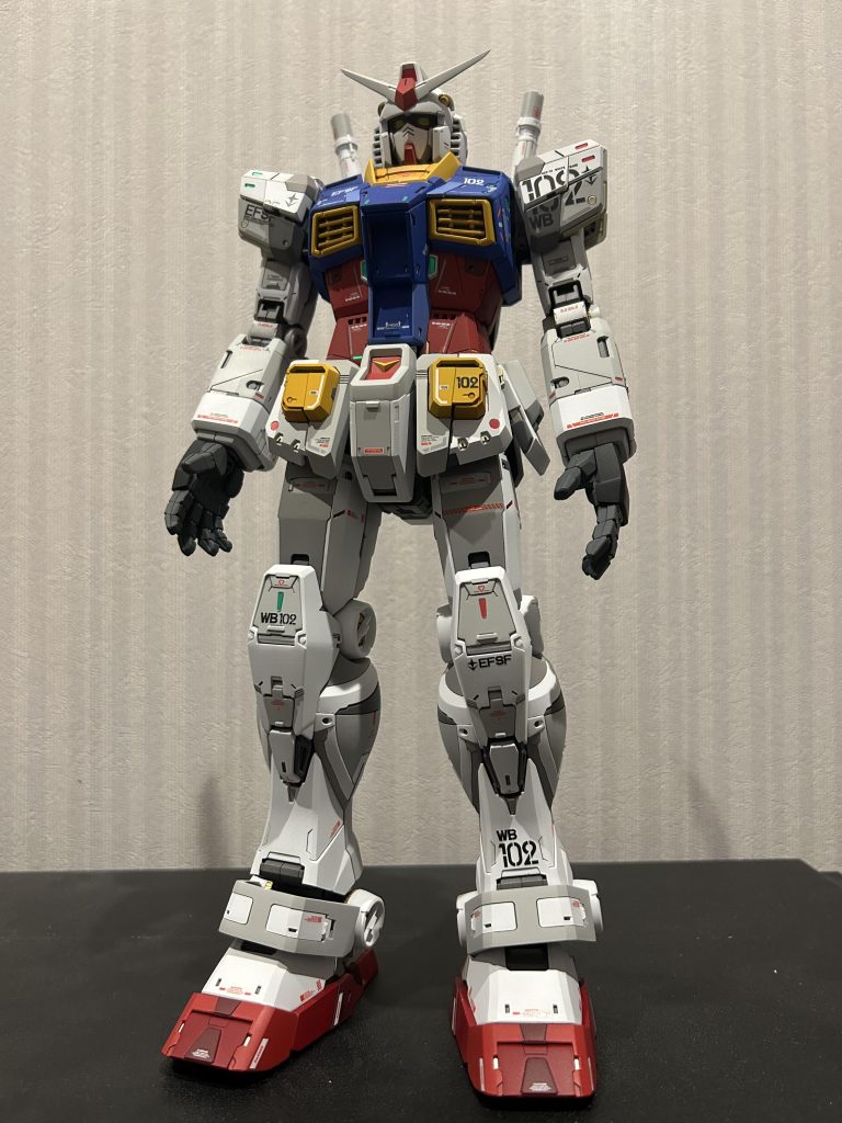 RX-78は素立ちが最高にカッコいい胸部ダクトは埋まってる派なので少し残念 