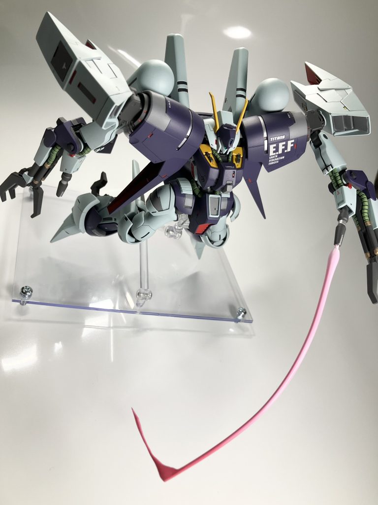 サーベルをへし折ってしまったため、あえて曲げてエフェクトっぽく