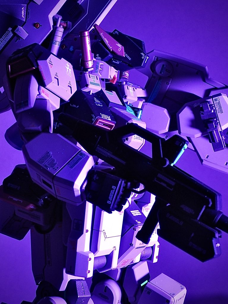 現在はヘイズル改の制作に取り掛かりました。AoZかっこいいですね。ジムクゥエル〜ヘイズルアウスラまで並べて飾りたいです。そんな展示スペースもちろんありませんがorz最後までありがとうございます!