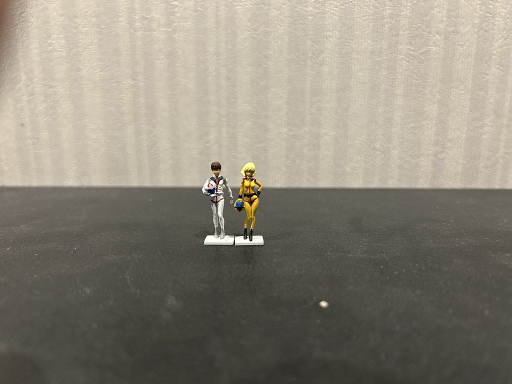 パイロットフィギュアも全て塗装目を塗る技術は無かった…