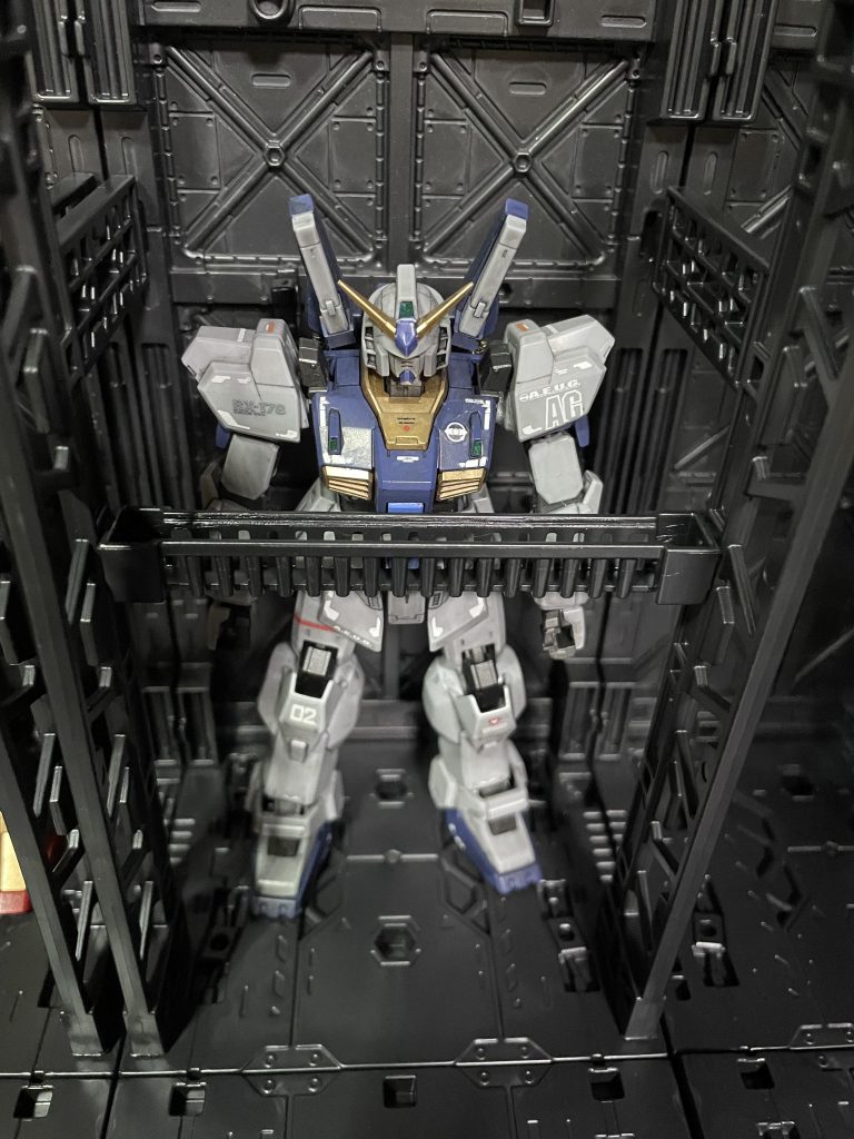 製作中に腕のボールジョイントが左右とももげました💦簡単にポッキリいきました😮真鍮線を入れて補修、強化しました。とはいえマークⅡはガンダムの中では細すぎず太すぎず、バランスがよく自立も簡単です。かっこ良いキットだと思います。